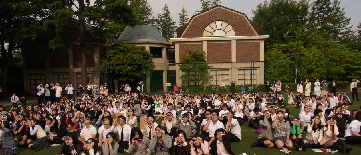 2012年の金環日食を、この中庭に集合して見たのは、生徒たちにとって良い思い出です