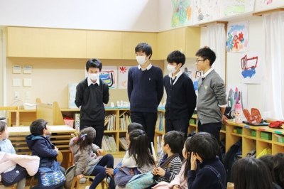 子どもたちから次々と飛び出す質問に、丁寧な日本語で受け答え