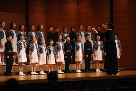 美しいハーモニーを奏でる上海愛楽児童合唱団