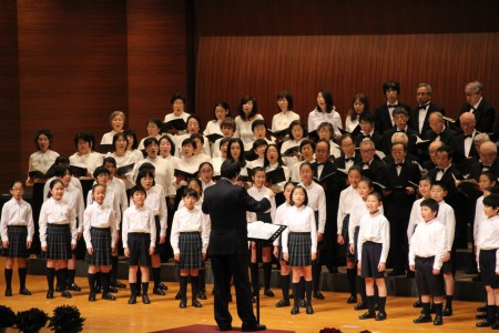 成城合唱団と初等学校合唱部が共演
