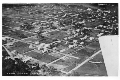 開発初期に学園とその周辺を上空から撮影した写真（昭和初期）