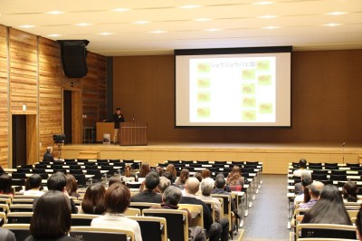 会場となった中学校高等学校001教室　