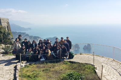 カプリ島 ソラーロ山頂上にて