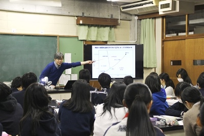 初めて聞く用語も出てきて、難易度は高かったですが、理科好きの生徒たちは一生懸命聞いていました