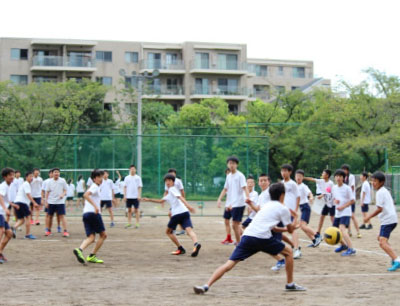 絶対負けられない戦いがそこにある？　—中学校で校内大会が開催されました—