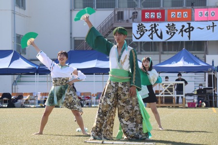 後半最初の演目、チームパフォーマンスでは各チームのダンスで会場を沸かせました