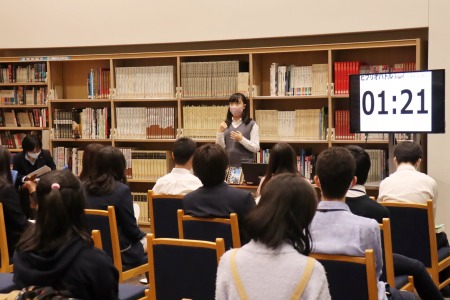 図書館ではビブリオバトルを開催