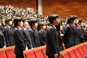 かけがえのない仲間への感謝の気持ちとともに　— 第76回中学校卒業証書授与の会 —