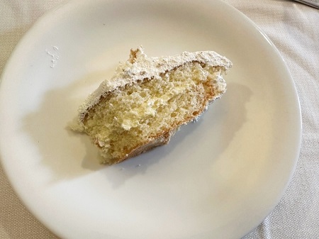 デザート　ご当地名産のレモン仕様のケーキ