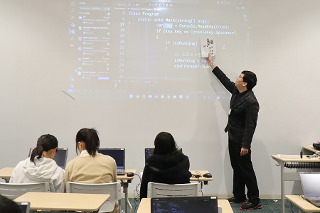最後に入力したプログラムの解説をしていただきました