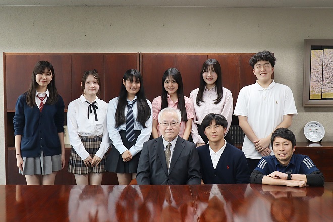 オーストラリア短期留学参加者による戸部学園長への報告会を行いました