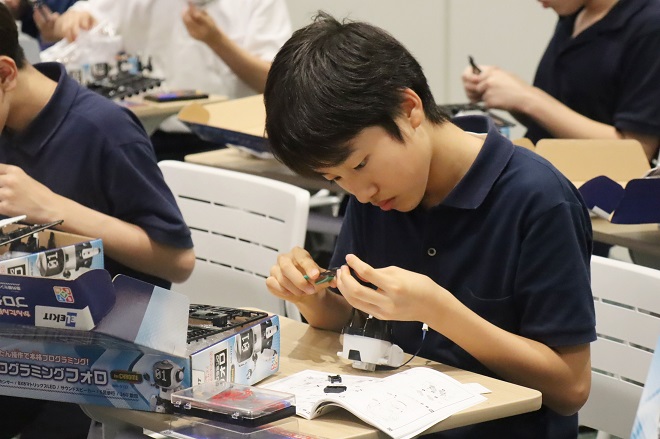 ロボットのプログラミングに挑戦！　—プログラミング・ラボ—