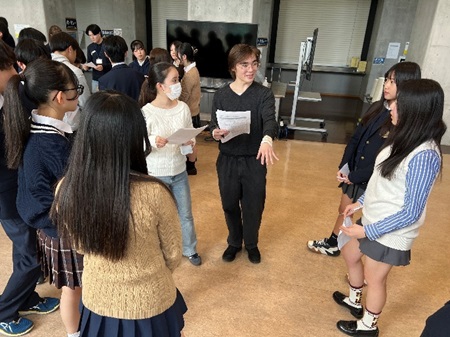 グループ内を二つに分けて単語当てクイズ