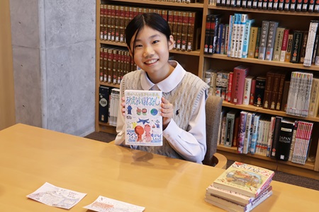 「校長先生がお薦めする本はちょっと読んでみようかなって思って読み始めました」。本を手に取ったきっかけや、POPを描く際に工夫した点も教えてくれました