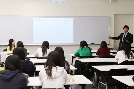 はじめに教員から、今年度の総合型選抜入試の受験結果について説明がありました