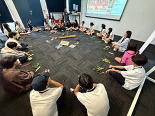 オーストラリアの文化の授業で、アボリジニの人たちが使っていた道具について学びました