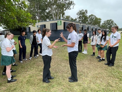 みんなで「はないちもんめ」。ルールも何とか伝わり、楽しむことができました