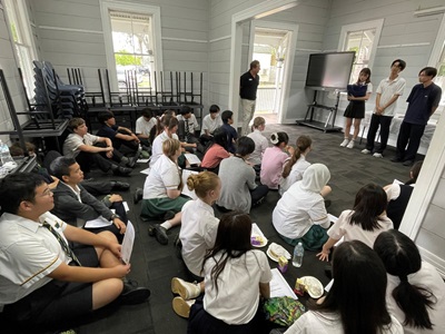 フェアウェルセッションでのスピーチ。別れを惜しみながら過ごす最後の時です