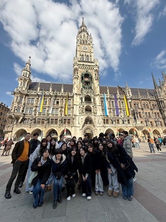 ミュンヘン　マリエン広場にて