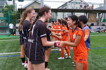 試合後はオーストラリアチームから記念のプレゼントをいただきました