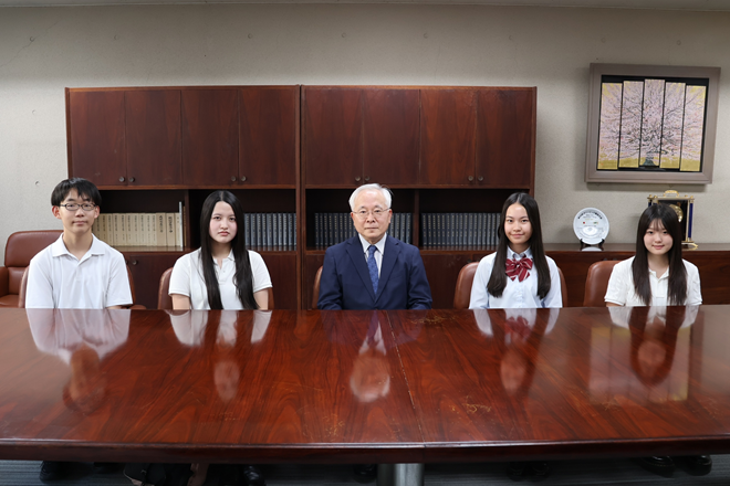 戸部学園長へオックスフォード短期留学およびジェイセラ長期留学の報告を行いました