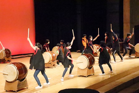 太鼓部の演奏