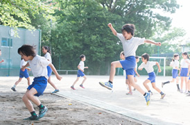 「体育」〜心身の発達に合わせ無理なく〜