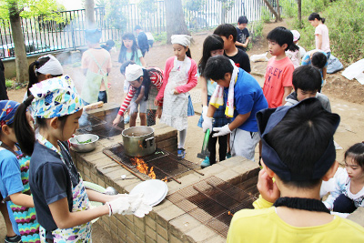 地獄谷ではたき火を使った料理に挑戦