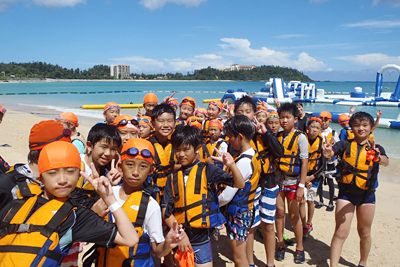 沖縄の風に吹かれて　　——５年生が夏の学校に参加しました——