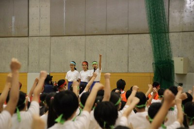 優勝するぞ～と司会進行係が気合を入れます