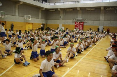 優勝した緑グループは大喜び