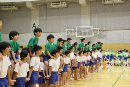 相手を見据えるその目には闘志がみなぎっています