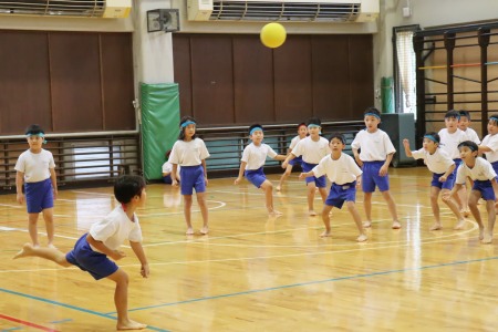 ２年生の学年スポーツ大会はクラス対抗で白熱！