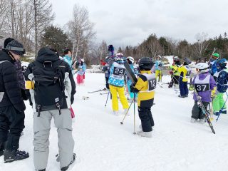 スキー板、うまくつけられるかな？