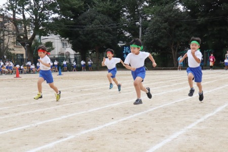 1年生徒競走。小学生になって初めての運動会、全力で走り抜きました