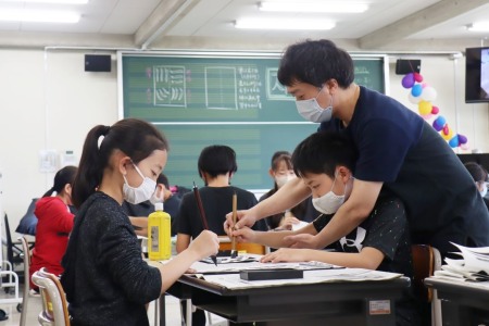 橘組は「精神統一」（書道の練習）