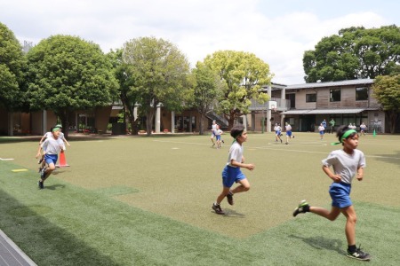 広場までコースに使って競うグループ対抗選抜1000m走