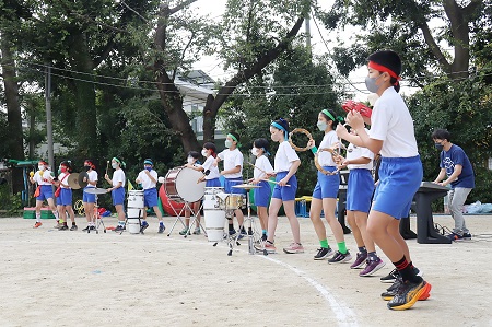 ブラスバンド部6年生有志の演奏で運動会が開会！