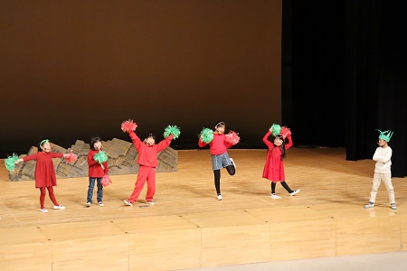 色々な野菜たちが自分たちの魅力をアピール！「野菜の中で一番人気があるんだよ！」とトマトたち