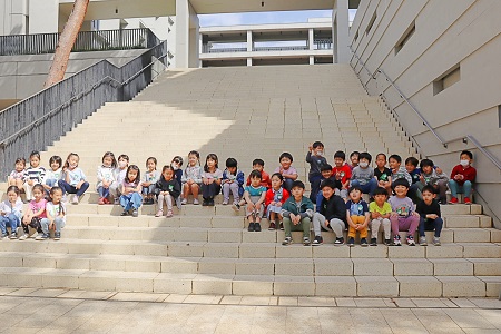 中学校高等学校の長い階段を上ってみました