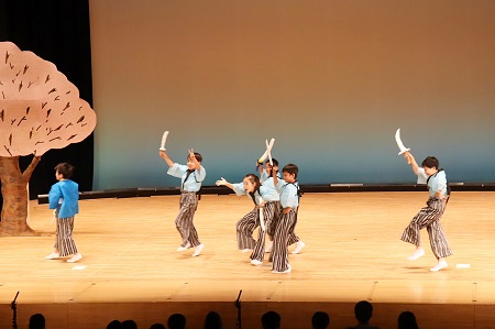 コミカルで生き生きとした演技で、会場からたびたび笑いがおこる楽しい劇でした