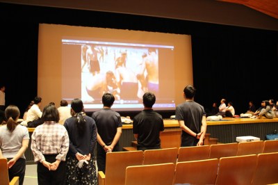 映像で見ると、倒れた人の状態がよりわかりやすい