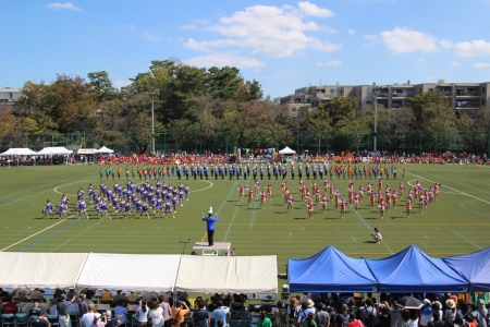 初等学校ブラスバンド部、中学バトン部、高校チアダンス部、中高吹奏楽部が1日限りの共演