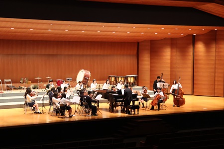 高等学校クライネス・コンツェルトによる弦楽合奏