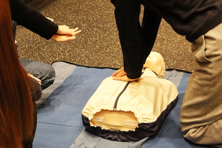 参加者全員が胸骨圧迫を体験しました