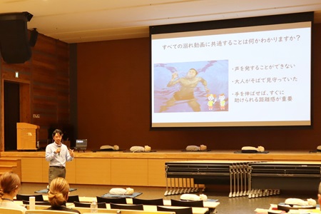 水辺やプールで溺れるタイミングを知り、事故を未然に防ぐ