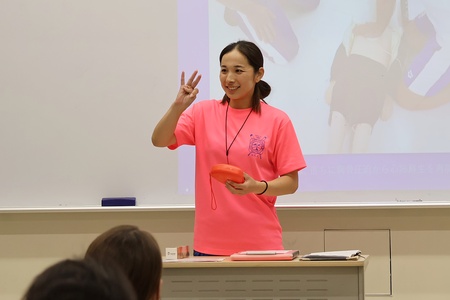 今年は、自身も成城学園の卒業生である杉崎友梨教諭が初めて講師を務めました