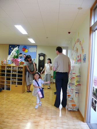 今日も幼稚園のはじまり！子ども達が元気に登園して来ました。