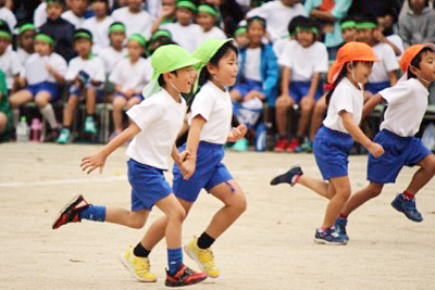 大きなグラウンドを走りました！—第24回秋の運動会—