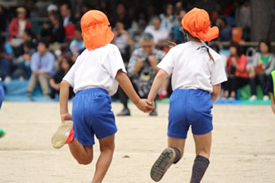 大きなグラウンドを走りました！—第24回秋の運動会—